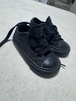 Low top all black converse size 5