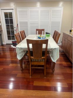 Dining table set