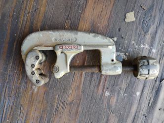 large rigid pipe cutter Cuts quarter inch up to two and a half inch pipe good shape