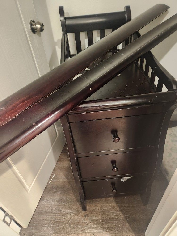Crib W 3 Drawer Changing Table And Mattress