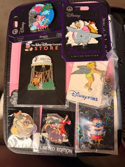 Disney pins lot