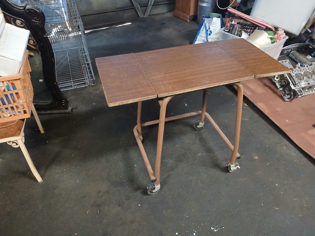 Cute small table that is dropped leaf $25