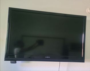 Best Buy Insignia Flat Screen TV 46 IN w/Roku - PRICE DROP!