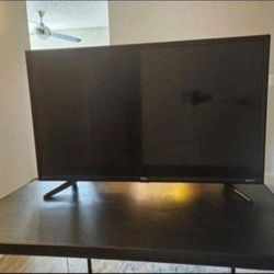MOVING SALE 9/26  32-inch ROKU SMART TV/ Televisor Inteligente 32 inches