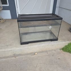 10 gallon Reptile with sliding Lid ** Read Description **
