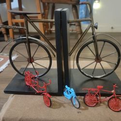 METAL BICYCLE BOOK ENDS 
