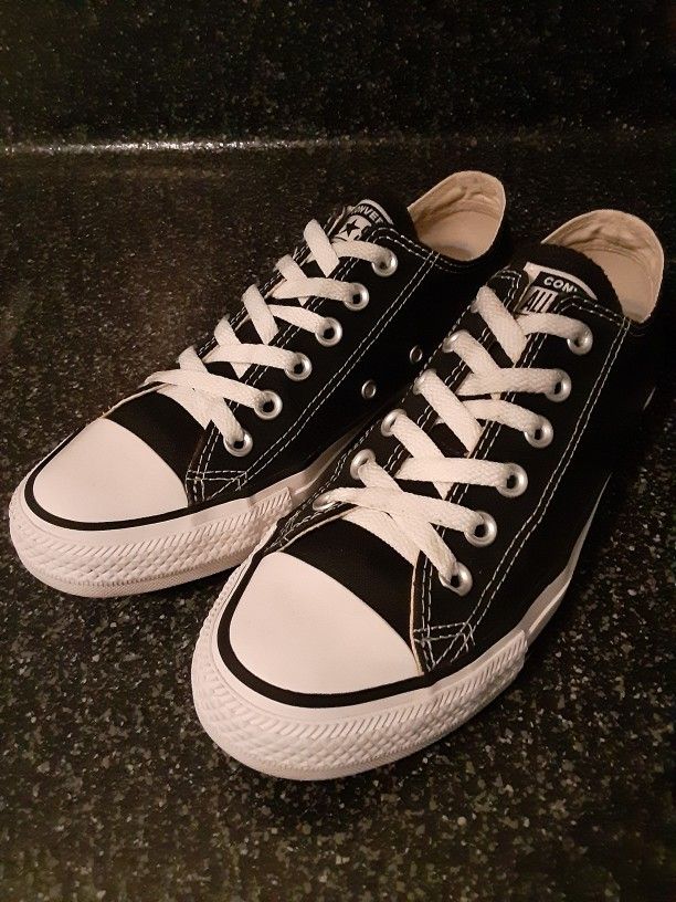 Converse womens 7.5 Good Condition 