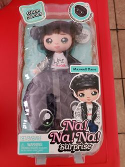 Dolls Maxwell Dane pomp purse included 2 avaliable