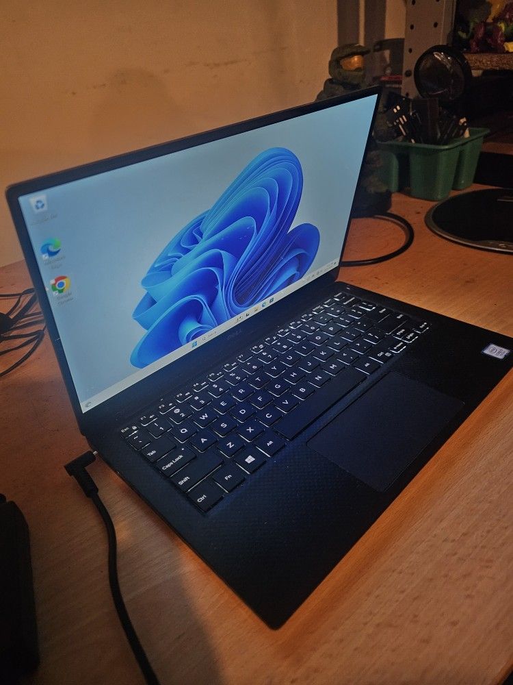 Dell XPS 13 Touchscreen Laptop PC i7-2.70GHz-CPU 8GB Ram 256GB M.2 SSD