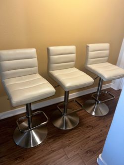 3 Bar Stools