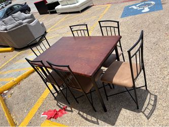 Table W/ 4 Chairs! Delivery Available!