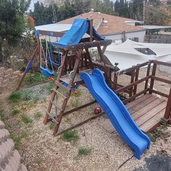 kids play structure