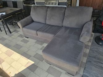 Sectional sofa with reversible chaise