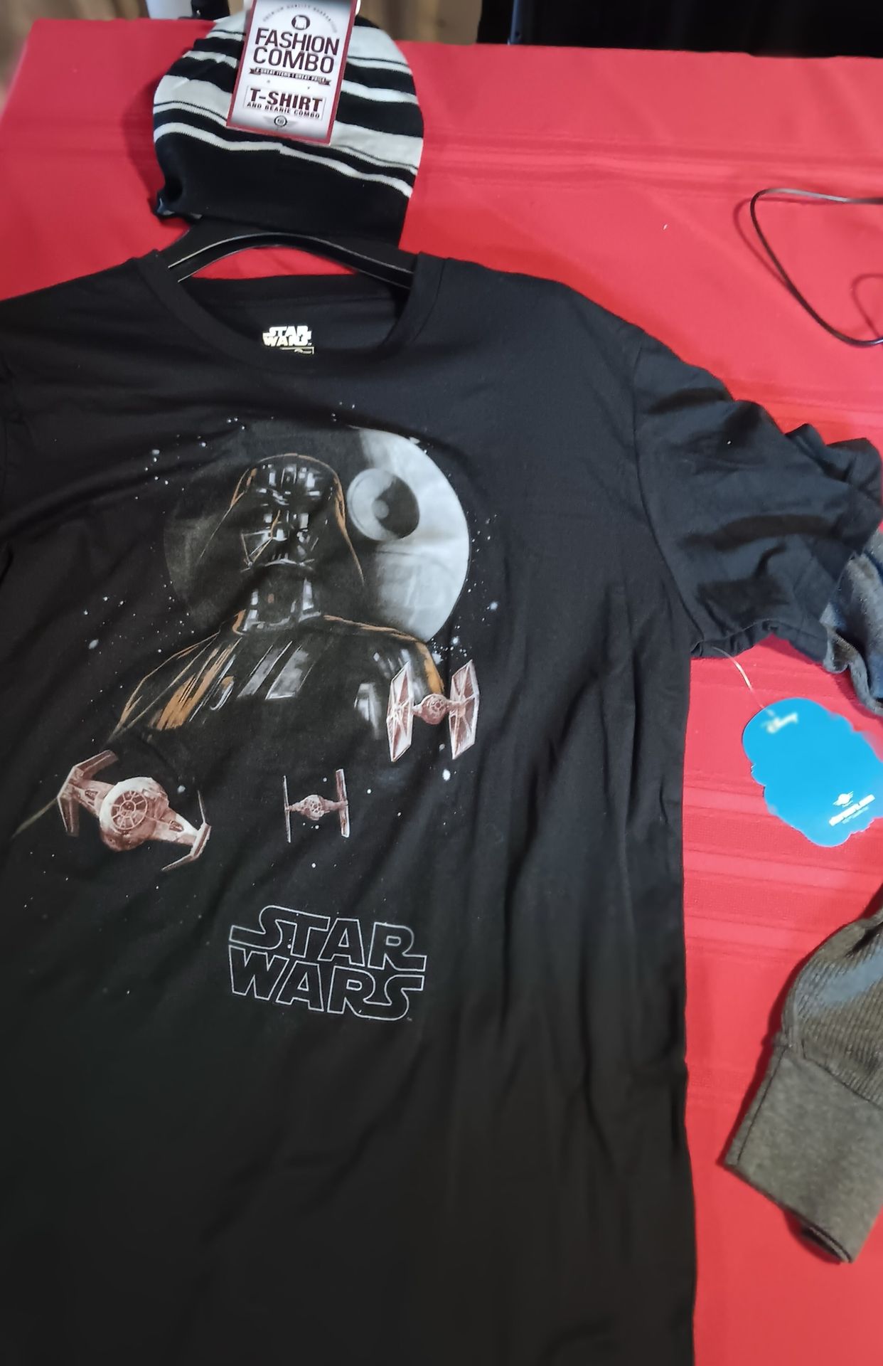 New Mens XL Shirt With Beanie