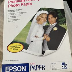 NEW Epson S041286 Premium Glossy Photo Paper, 8.5 In X 11 In., 20 Sheets Box