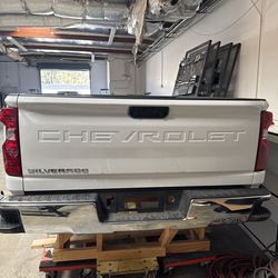 2019-2024 Chevy Silverado 1500 Short Bed Complete - Tailgate & Lights