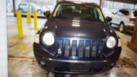 2700 Jeep Compass 4x4 Sport 4dr SUV
