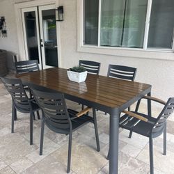 Metal Table And 6 Chairs 