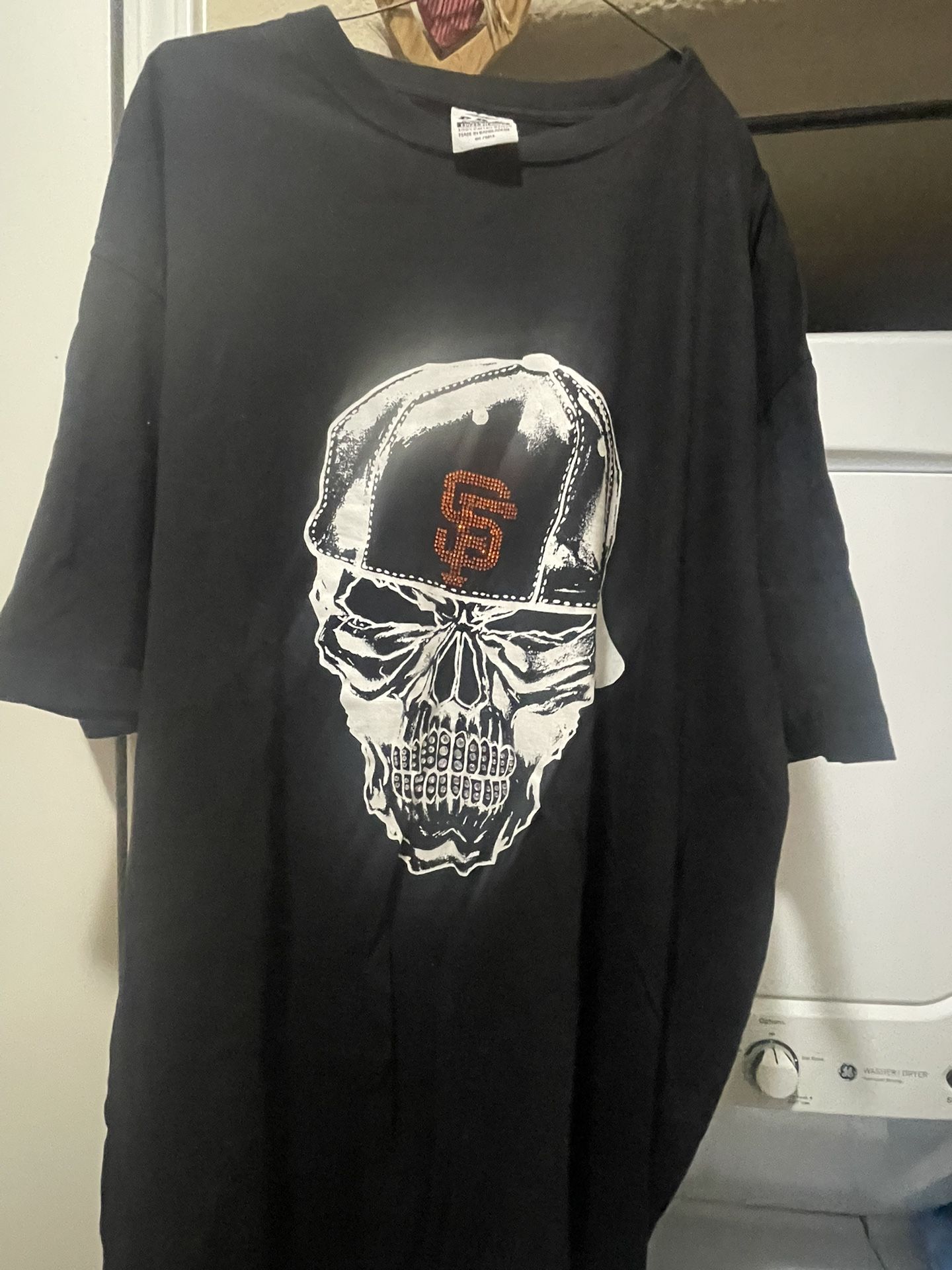 San Francisco Giant Skull Shirt ( 2XL ) $10