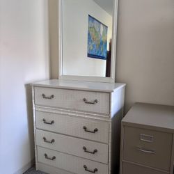 Dresser With Mirror 