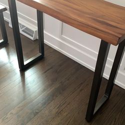 CONSOLE TABLE