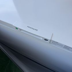 FRIGIDAIRE14.8 cu. ft. Manual Defrost Chest Freezer with LED Light