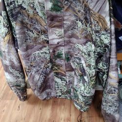 Herter's Camo Hooded Jacket Size Small