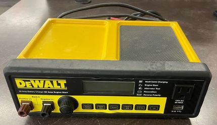 DEWALT DXAEC80 30 Amp Bench Battery Charger 80 Amp Engine Start – Used