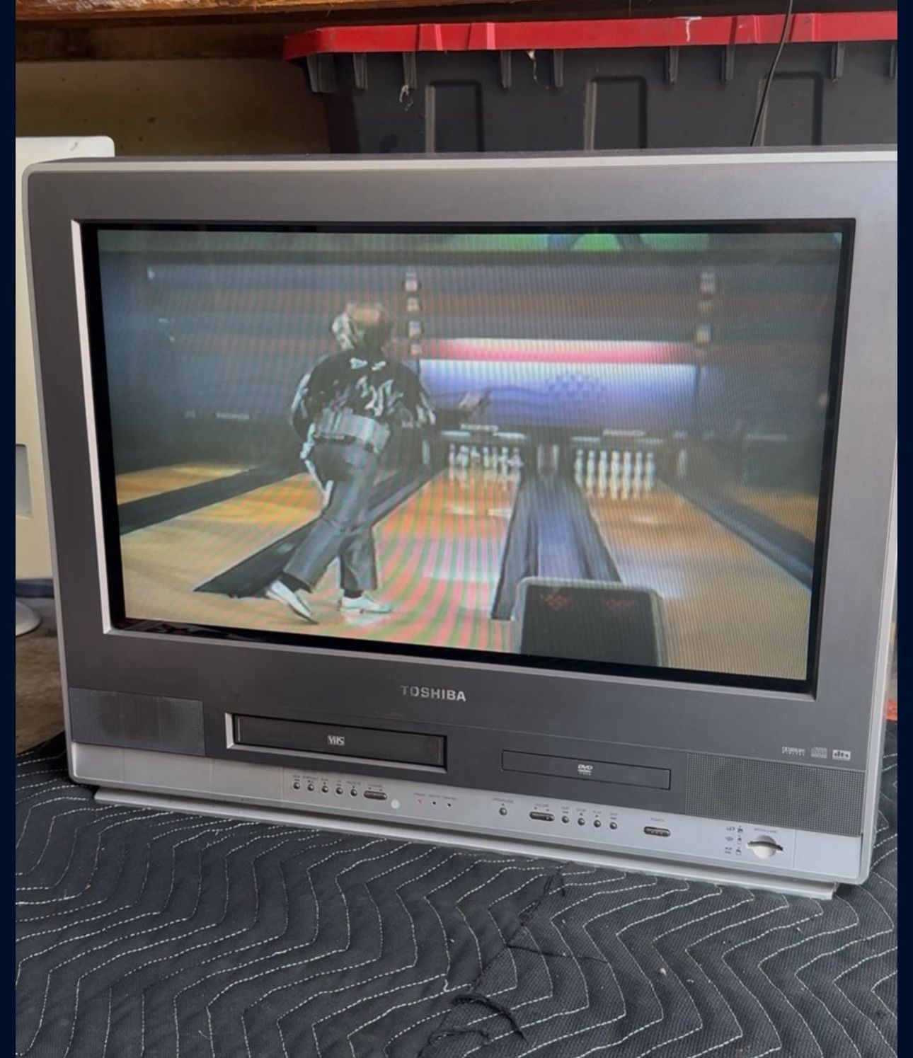 26” Toshiba VHS DVD Combo CRT TV