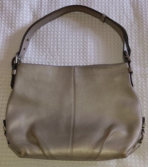 Coach Metallic Silver Pebbled Leather Hobo Purse $25