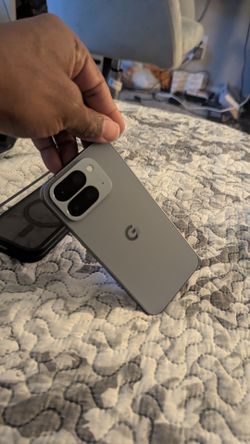 Google pixel 10pro fold uncloked 5G 256Gb viene con fonda un cable original tipo c precio firm $1000 no trades please no scammer QL
