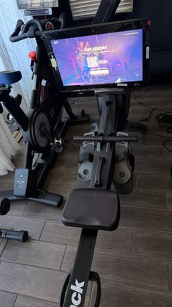 NordicTrack RW900 Rower (22” HD Screen) - Excellent Condition - Recall Fixed