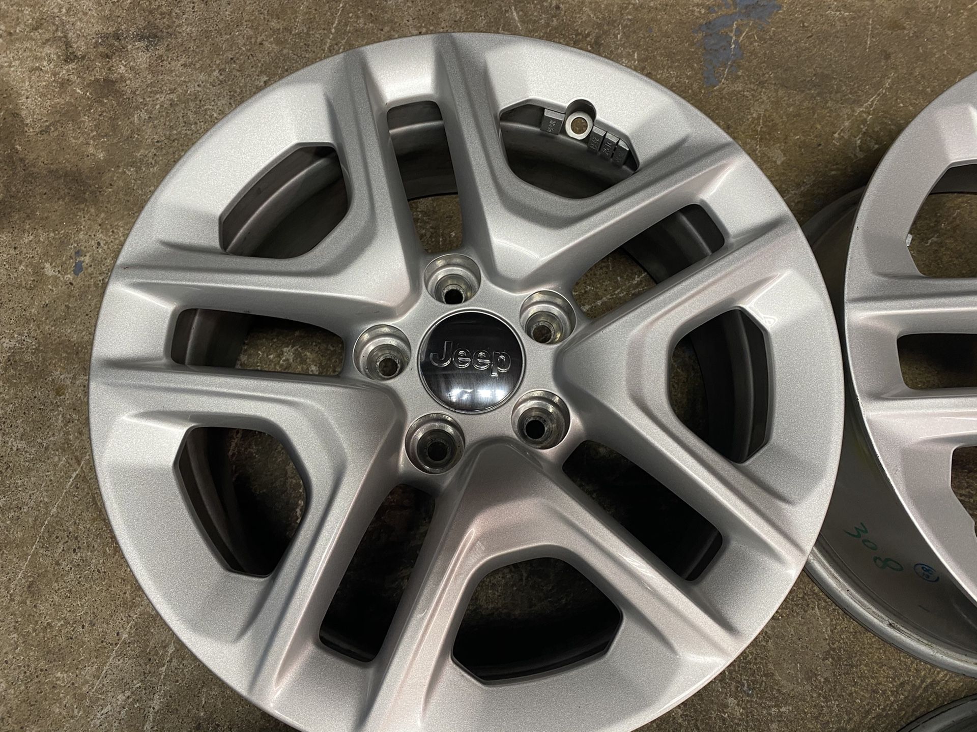 16x6.5 5-110 ET40 2020 Jeep Compass Take Off Wheels