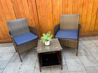 Almost new outdoor chairs with table