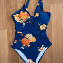 Bikini  Cupshe Size  M  New  One Piece 