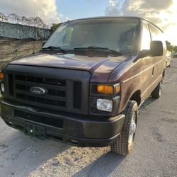 2011  FORD E350