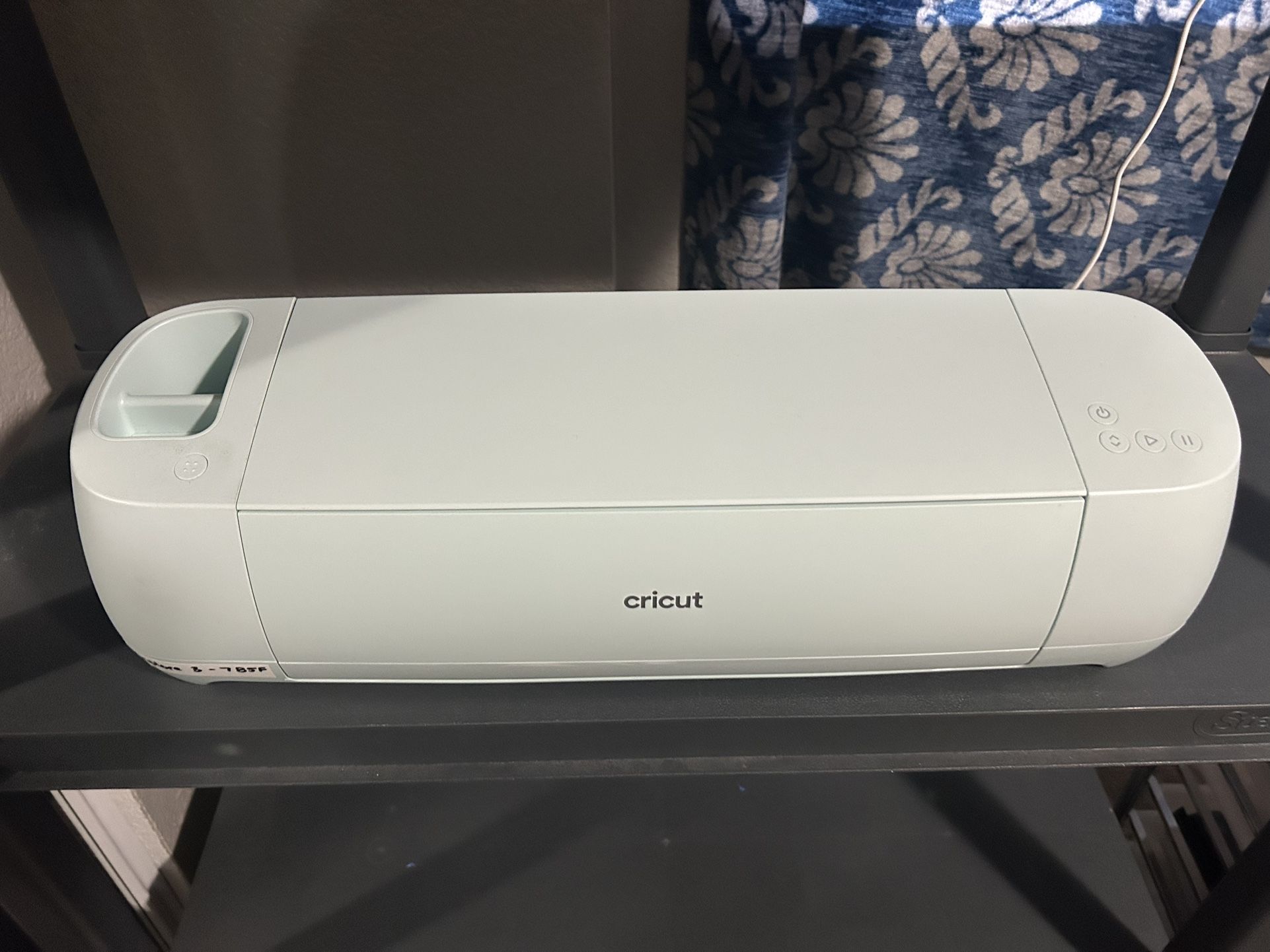 Cricut Explore Air 3 Pre Owned Asking $140 Or Best Offer