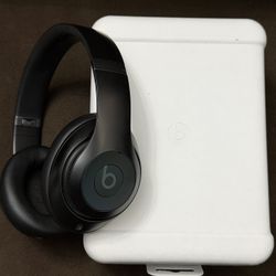 Used Once - Beats Studio Pro Noise Cancelling : Has Apple Care 