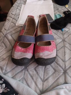 New Keen NEVER Worn Sz 8