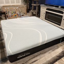 Tempurpedic Mattress 