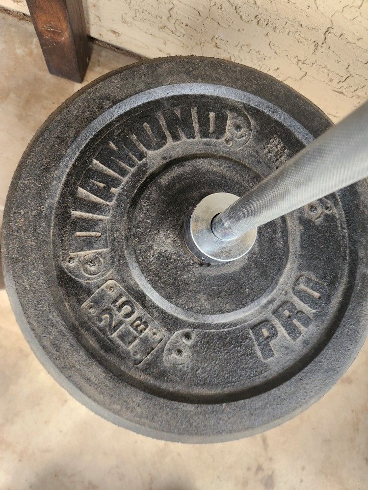 Olympic Rubber Compound Deadlift Set. 15,25, And 45lbs Size Plates. X2 Bar Clamps. Hardly Used, Storage Kept. Priced To Move.