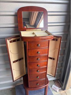 Jewelry dresser