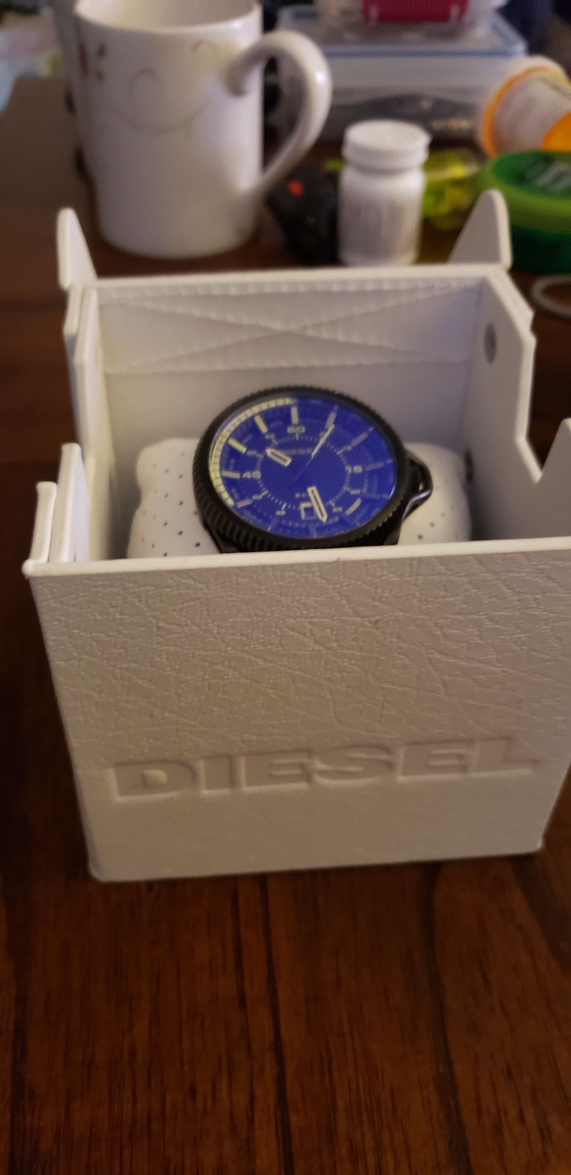 ( Like new ) Mens 5 Bar DIESLE DZ 1718 men's watch.