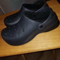 BRAND NEW WOMEN CROCS.....PRICES ON THE SHOES 