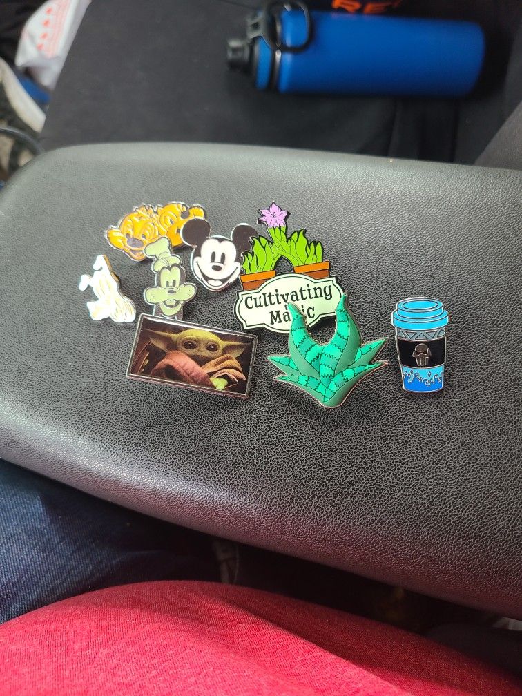 Disney Pins Random