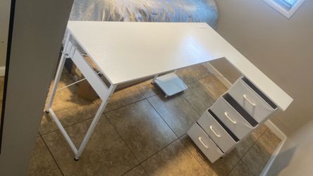 Computer desk