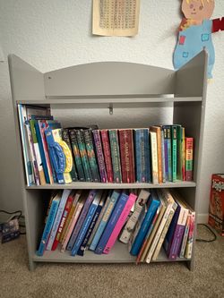Kid's book shelf