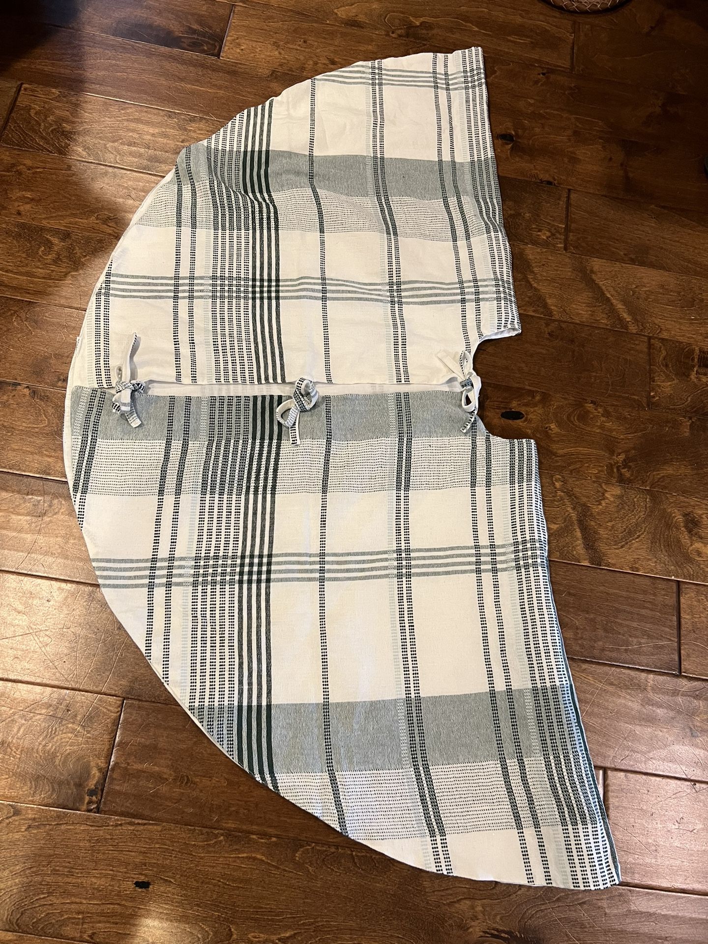 Hearth And Hand Plaid Tree Skirt With Tie Closure for Sale in Bothell