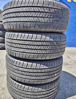 225/55/17 Goodyear Selling a set of 4 tires in excellent condition 🫡