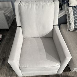 (2) Gray Chair/Recliners